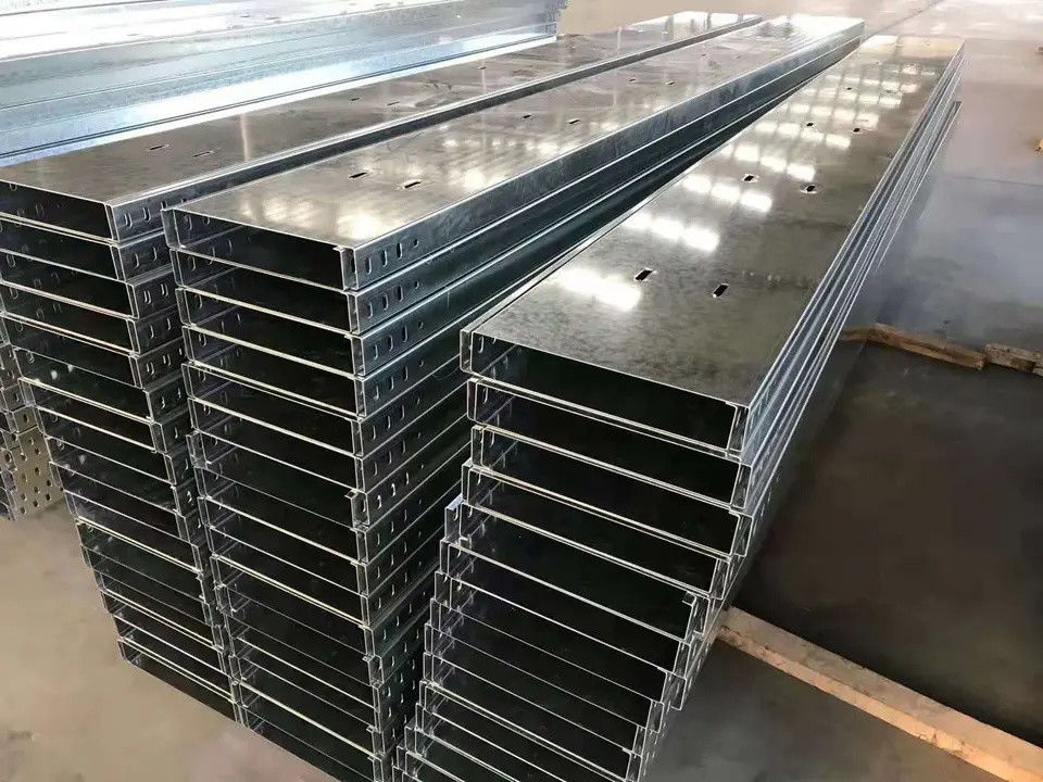 Schroeven Installatie Thermisch verzinkte geperforeerde kabelgoot 1,5-2,5 mm dikte