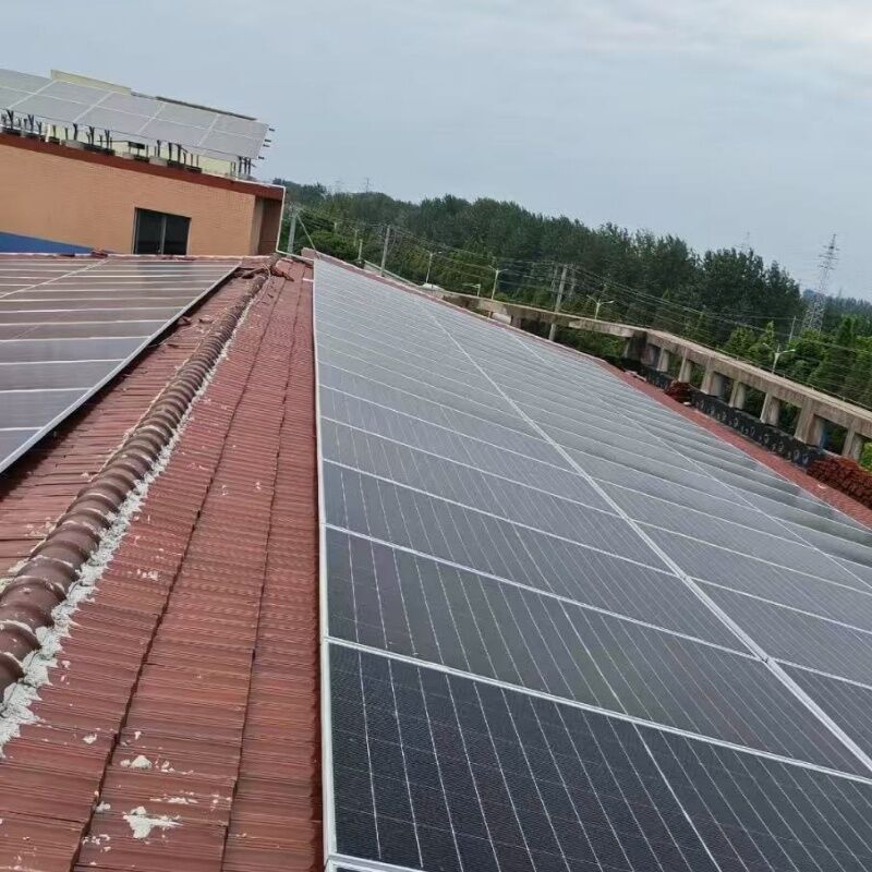 Duurzame dakbevestigingsbeugels voor zonnepanelen met veelzijdige staande naadklemmen voor trapeziumgolf- en tindakken Gemakkelijke installatie