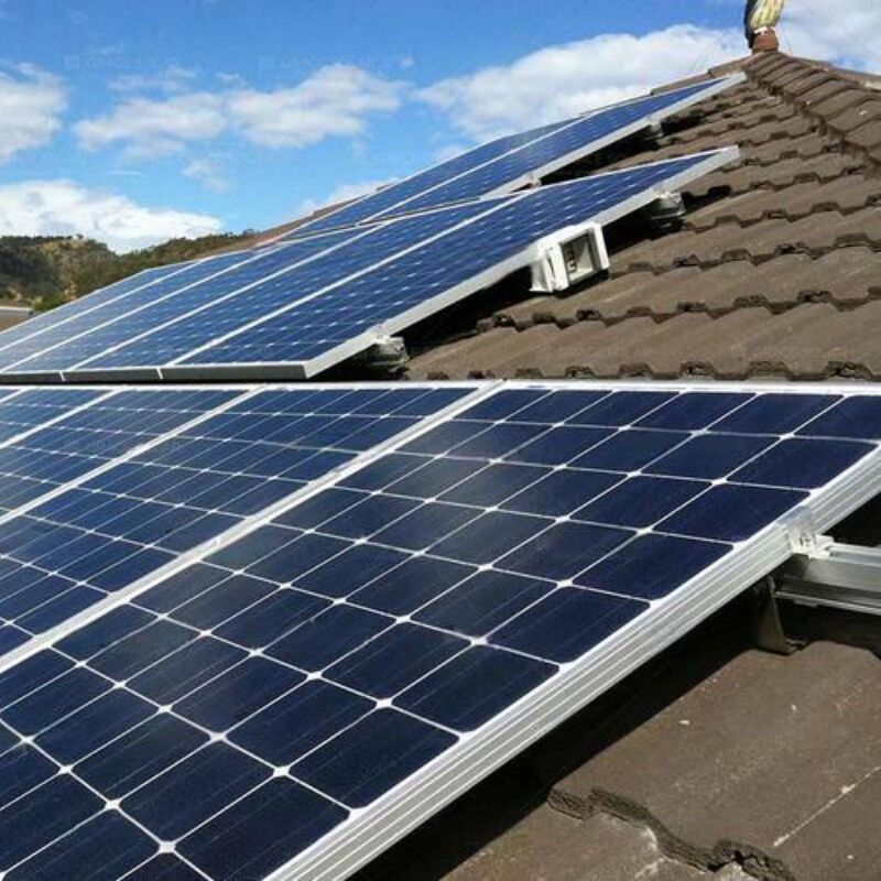 Solarpanel dakbevestigingsbeugels ontworpen voor metalen daken die de installatie en verbeterde energie-autonome voor bedrijven verzekeren
