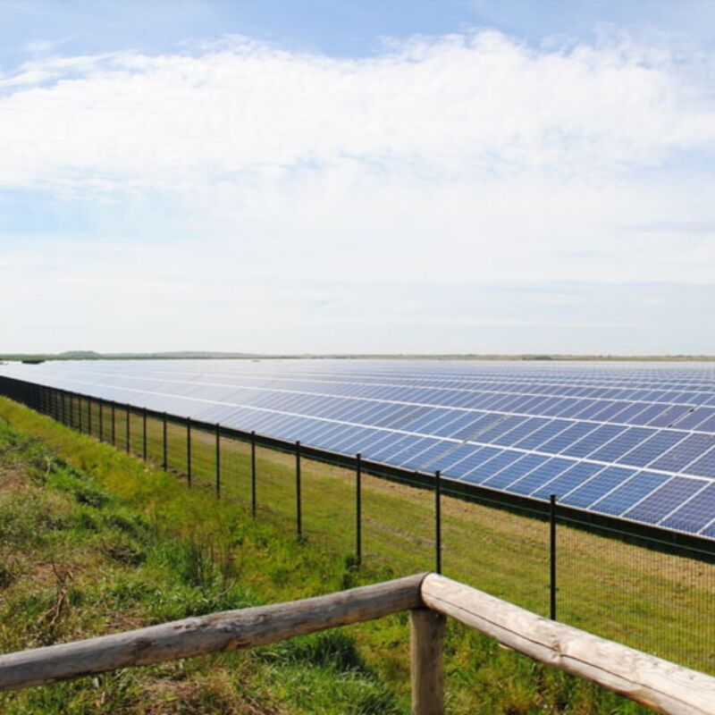 Ground Solar Mounting Brackets voor zware installaties met geëxtrudeerde aluminium steunrails en verstelbare montagevoeten voor nauwkeurige uitlijning