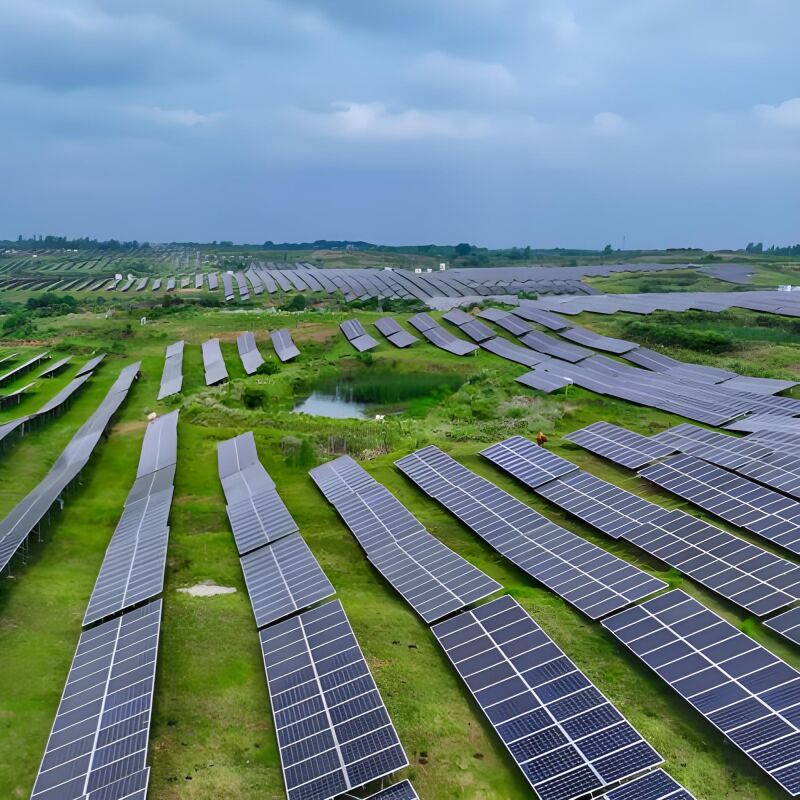 Ground Solar Mounting Brackets uniek ontwerp van de paal en de paal verbetert de aanpassingsvermogen van de bodem en versterkt de algehele stabiliteit van het installatiesysteem